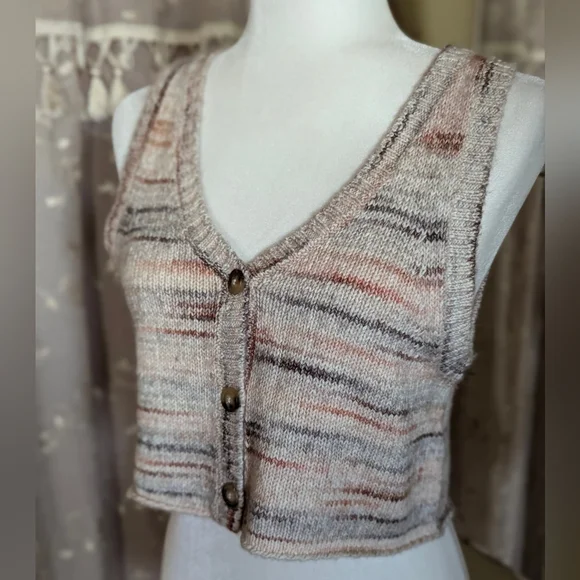 Unbranded | Cropped sweater vest - Picture 1 of 8